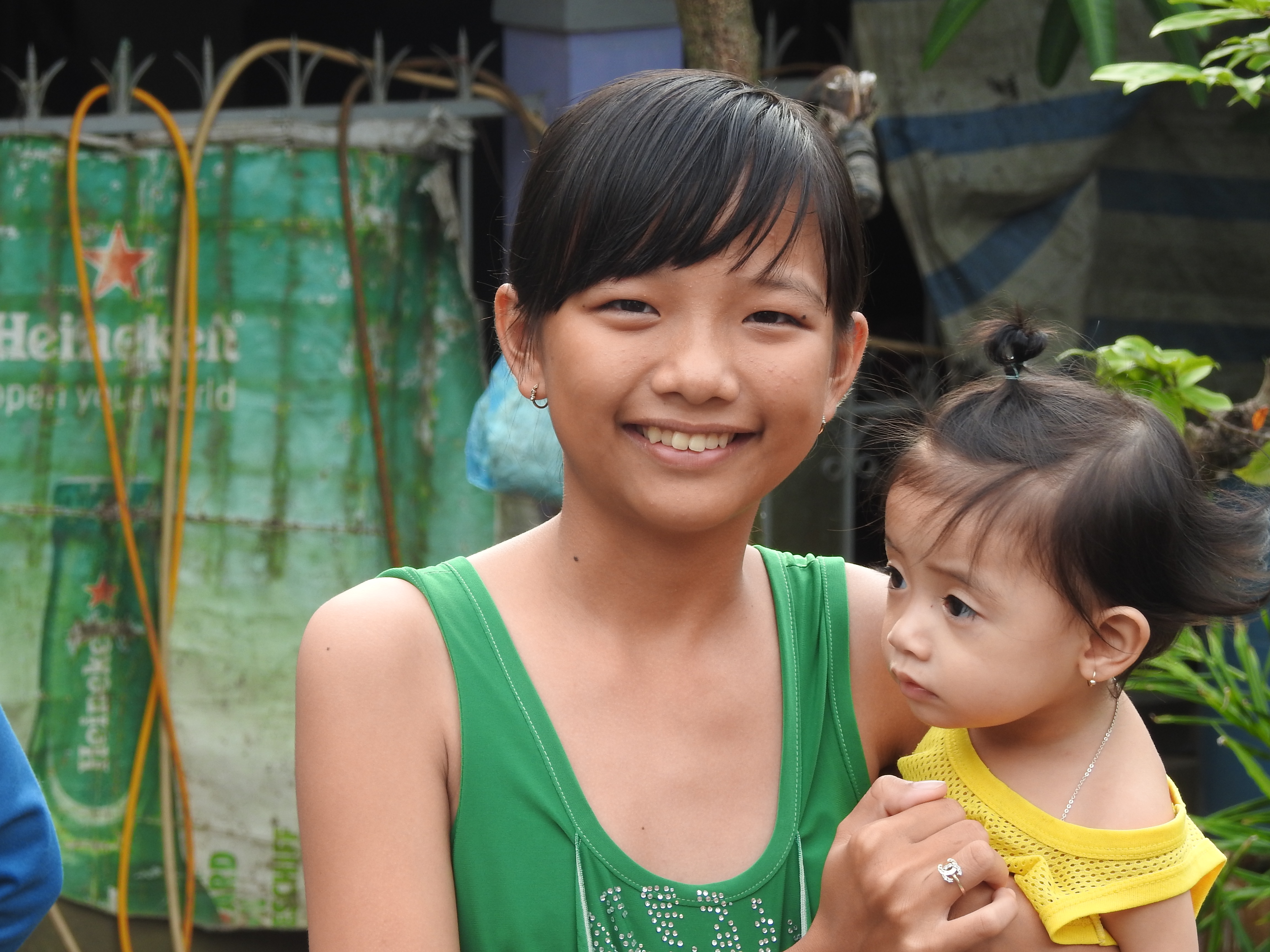 Girls on the Gieng Island Vietnam 2017